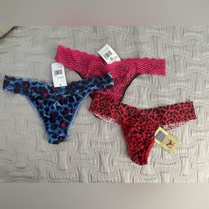 NWT Hanky Panky Low Rise OS bundle thongs
